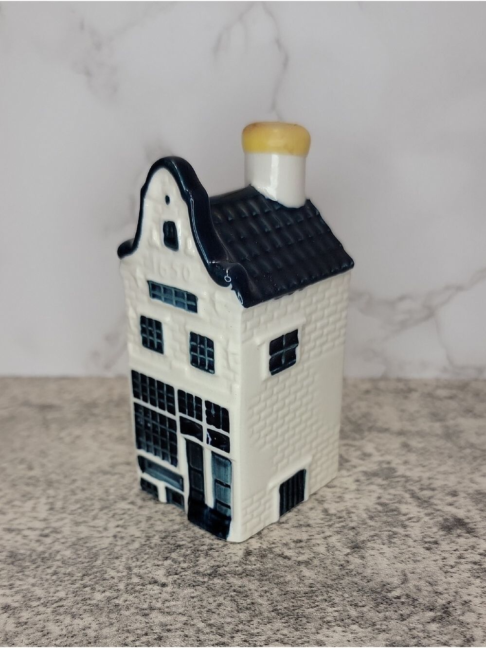 Vintage BOLS KLM delft blue #2 Royal Distilleries Miniature Dutch bottle - Picture 2 of 10